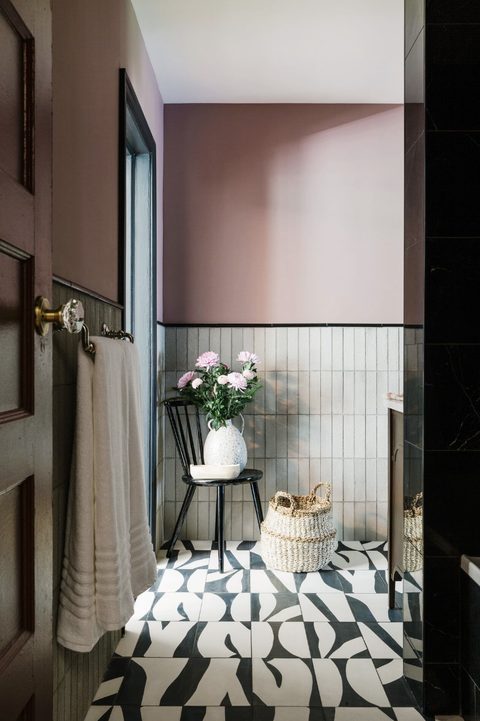 abstract black and white bathroom tiles